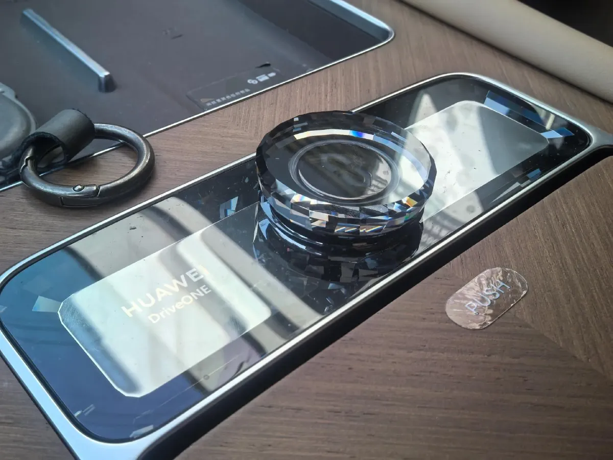 2025 AITO AITO M9 REEV 160HP REEV 52KWH,autocango,china used car exporter,china ev exporter,chinese used car exporter,chinese used ev exporter