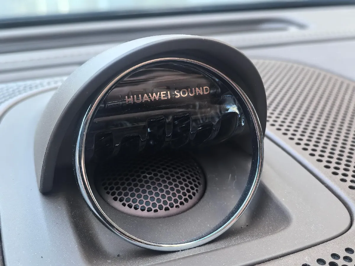 2025 AITO AITO M9 REEV 160HP REEV 52KWH,autocango,china used car exporter,china ev exporter,chinese used car exporter,chinese used ev exporter