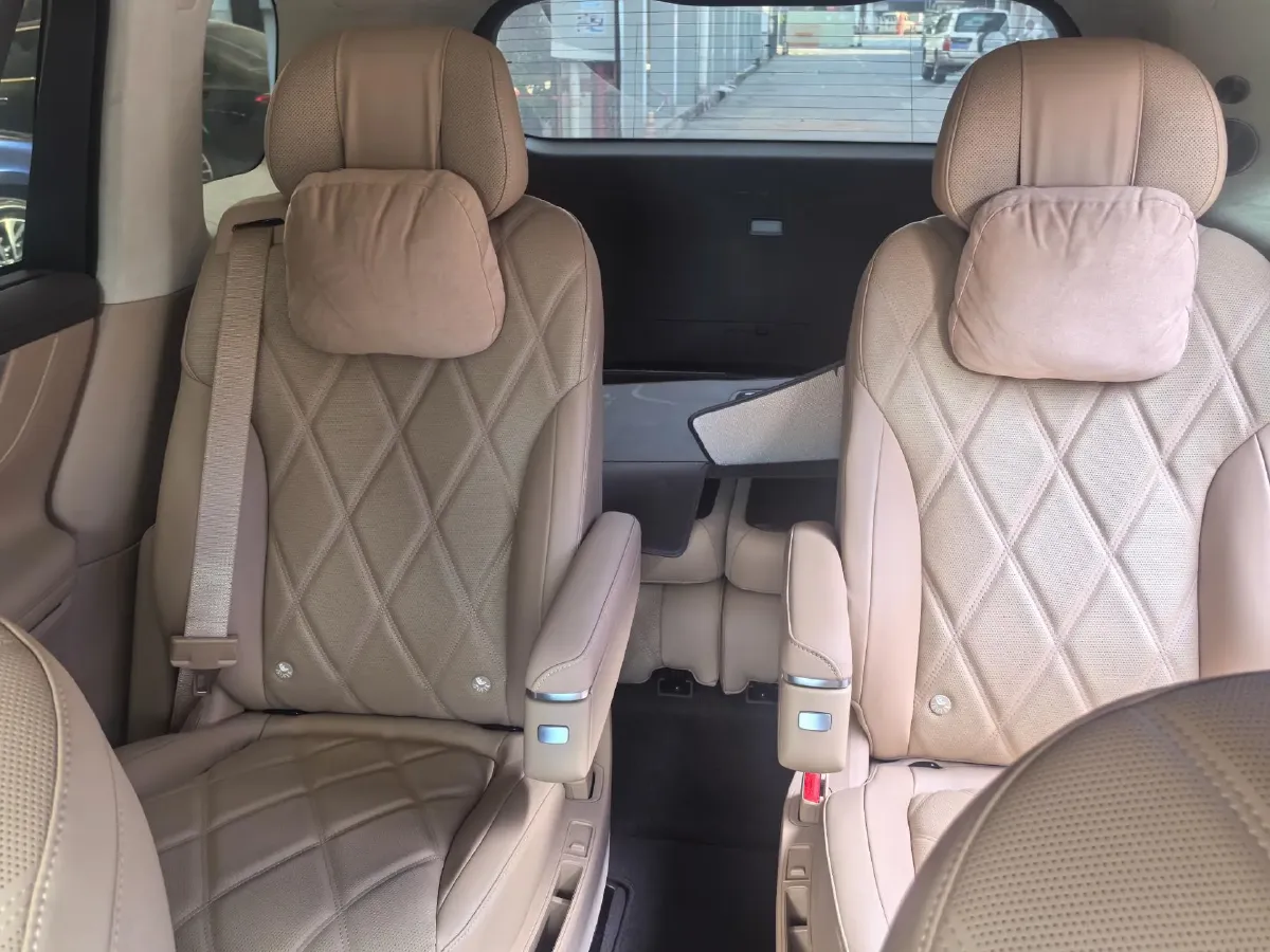 2025 AITO AITO M9 REEV 160HP REEV 52KWH,autocango,china used car exporter,china ev exporter,chinese used car exporter,chinese used ev exporter