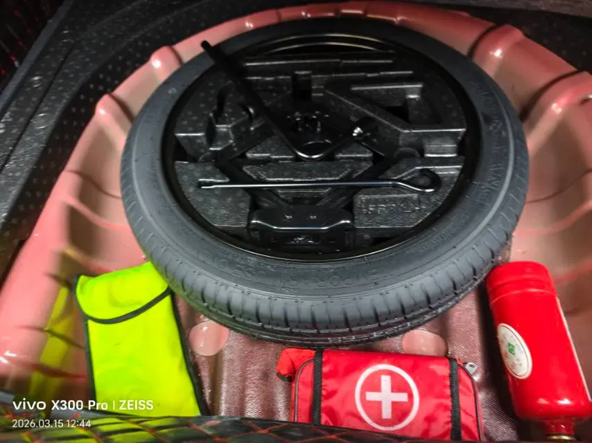 2019 Roewe i5 1.5L 120HP L4 CVT,autocango,china used car exporter,china ev exporter,chinese used car exporter,chinese used ev exporter