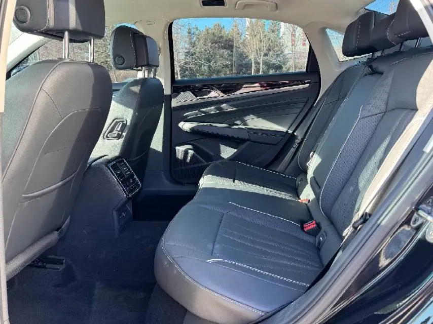 2024 Volkswagen Passat 2.0T 220HP L4 7DCT,autocango,china used car exporter,china ev exporter,chinese used car exporter,chinese used ev exporter