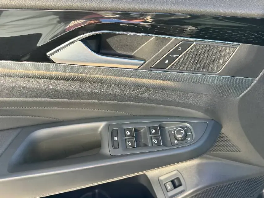 2024 Volkswagen Passat 2.0T 220HP L4 7DCT,autocango,china used car exporter,china ev exporter,chinese used car exporter,chinese used ev exporter