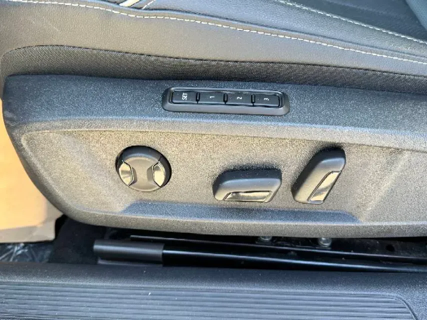 2024 Volkswagen Passat 2.0T 220HP L4 7DCT,autocango,china used car exporter,china ev exporter,chinese used car exporter,chinese used ev exporter