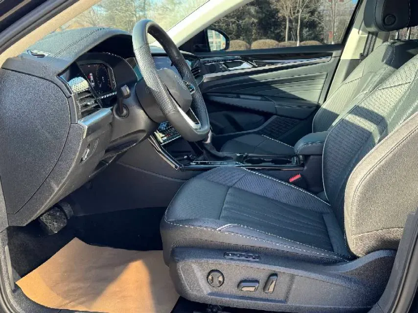 2024 Volkswagen Passat 2.0T 220HP L4 7DCT,autocango,china used car exporter,china ev exporter,chinese used car exporter,chinese used ev exporter