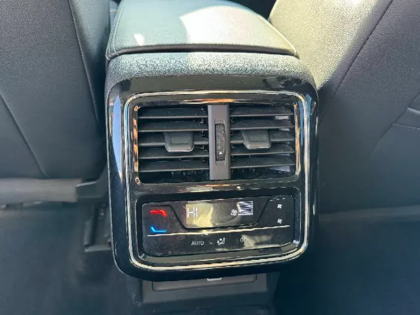 2024 Volkswagen Passat 2.0T 220HP L4 7DCT,autocango,china used car exporter,china ev exporter,chinese used car exporter,chinese used ev exporter