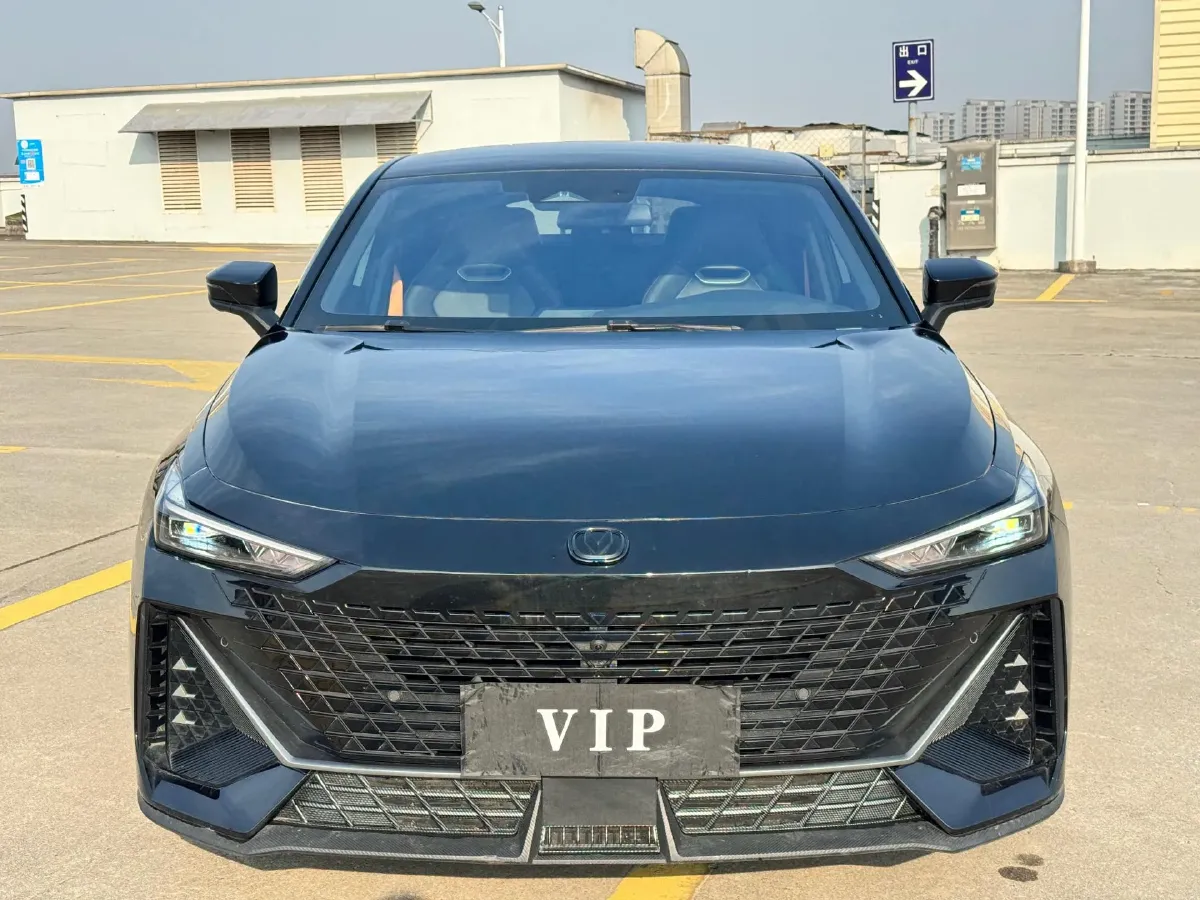 2023 ChangAn UNI-V 1.5T 188HP L4 7DCT,autocango,china used car exporter,china ev exporter,chinese used car exporter,chinese used ev exporter