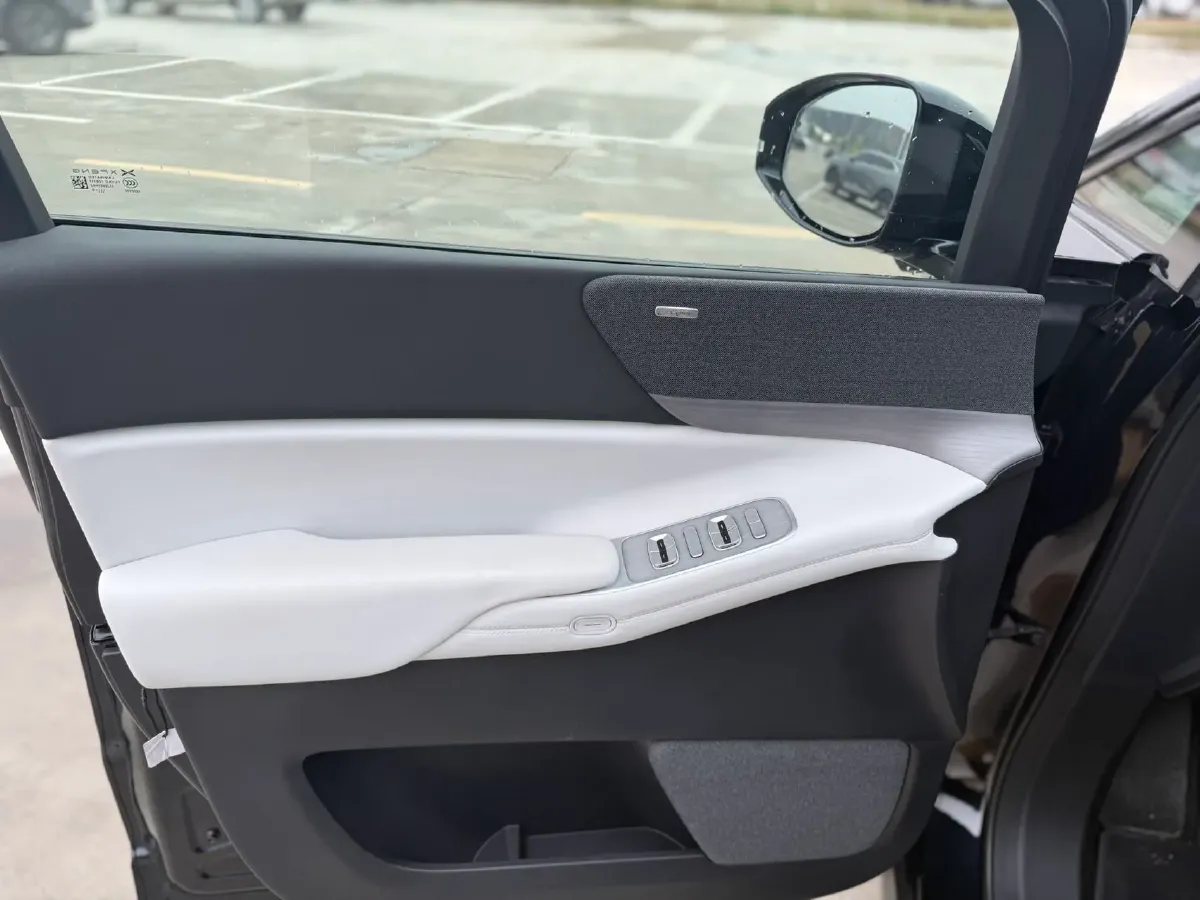 2024 Xpeng X9 BEV 84.5KWH,autocango,china used car exporter,china ev exporter,chinese used car exporter,chinese used ev exporter