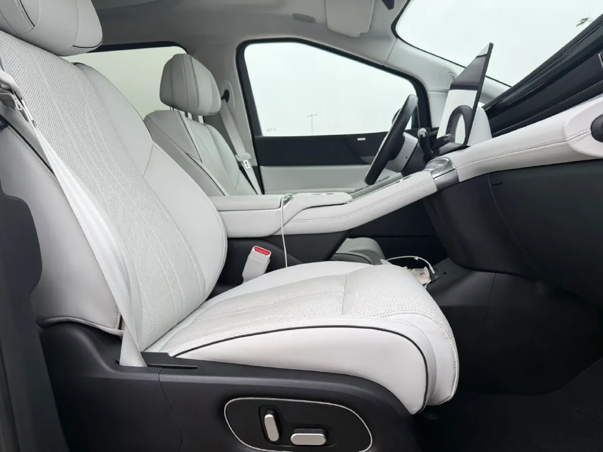 2024 Xpeng X9 BEV 84.5KWH,autocango,china used car exporter,china ev exporter,chinese used car exporter,chinese used ev exporter