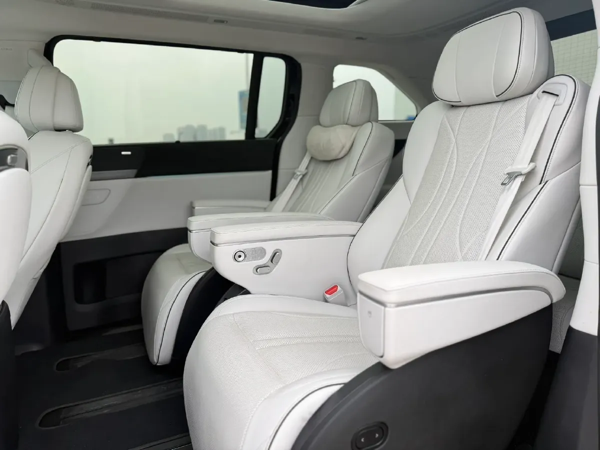 2024 Xpeng X9 BEV 84.5KWH,autocango,china used car exporter,china ev exporter,chinese used car exporter,chinese used ev exporter