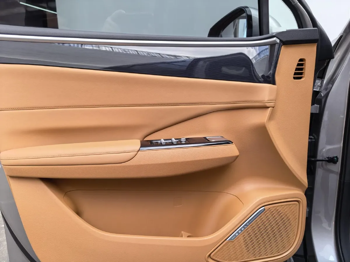 2025 Geely Galaxy L7 1.5L 112HP L4 1DHT PHEV 18.4KWH,autocango,china used car exporter,china ev exporter,chinese used car exporter,chinese used ev exporter