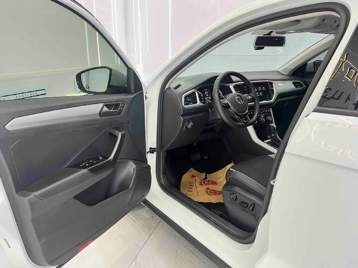 2022 Volkswagen T-Roc 1.4T 150HP L4 7DCT,autocango,china used car exporter,china ev exporter,chinese used car exporter,chinese used ev exporter
