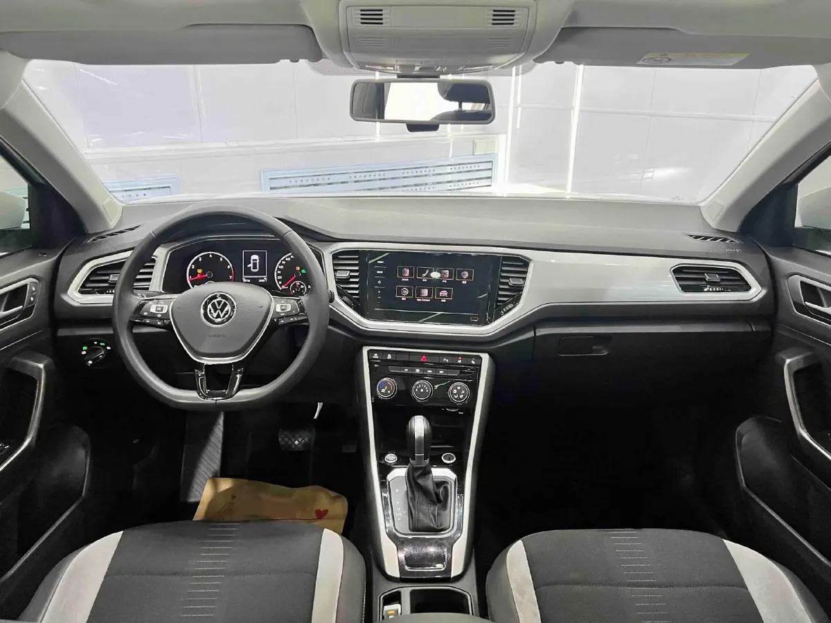 2022 Volkswagen T-Roc 1.4T 150HP L4 7DCT,autocango,china used car exporter,china ev exporter,chinese used car exporter,chinese used ev exporter