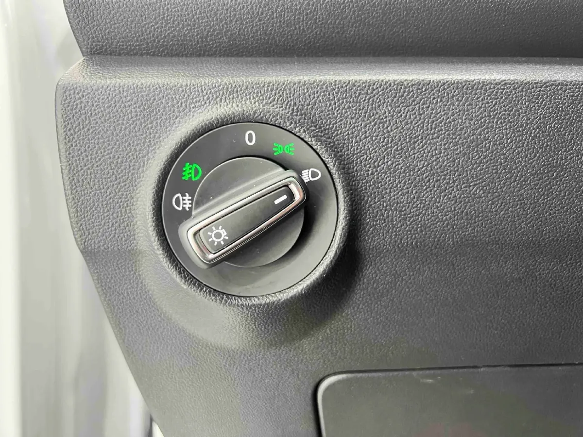 2022 Volkswagen T-Roc 1.4T 150HP L4 7DCT,autocango,china used car exporter,china ev exporter,chinese used car exporter,chinese used ev exporter