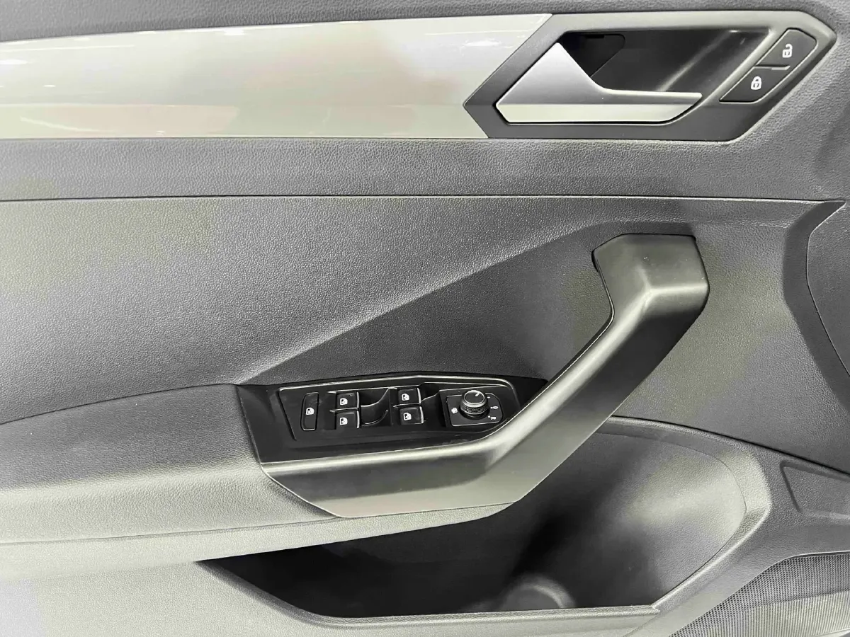 2022 Volkswagen T-Roc 1.4T 150HP L4 7DCT,autocango,china used car exporter,china ev exporter,chinese used car exporter,chinese used ev exporter