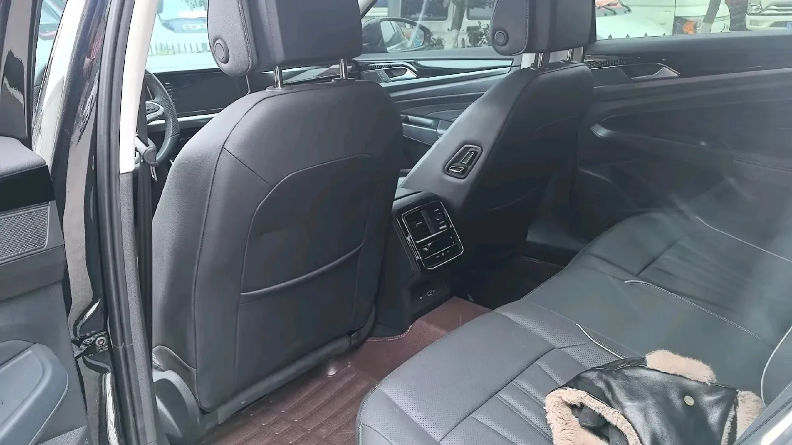 2024 Volkswagen Passat 2.0T 220HP L4 7DCT,autocango,china used car exporter,china ev exporter,chinese used car exporter,chinese used ev exporter