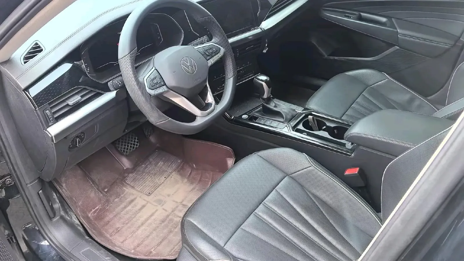 2024 Volkswagen Passat 2.0T 220HP L4 7DCT,autocango,china used car exporter,china ev exporter,chinese used car exporter,chinese used ev exporter