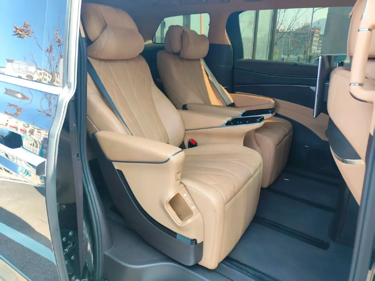 2024 Denza D9 1.5T 139HP L4 E-CVT PHEV 40KWH,autocango,china used car exporter,china ev exporter,chinese used car exporter,chinese used ev exporter