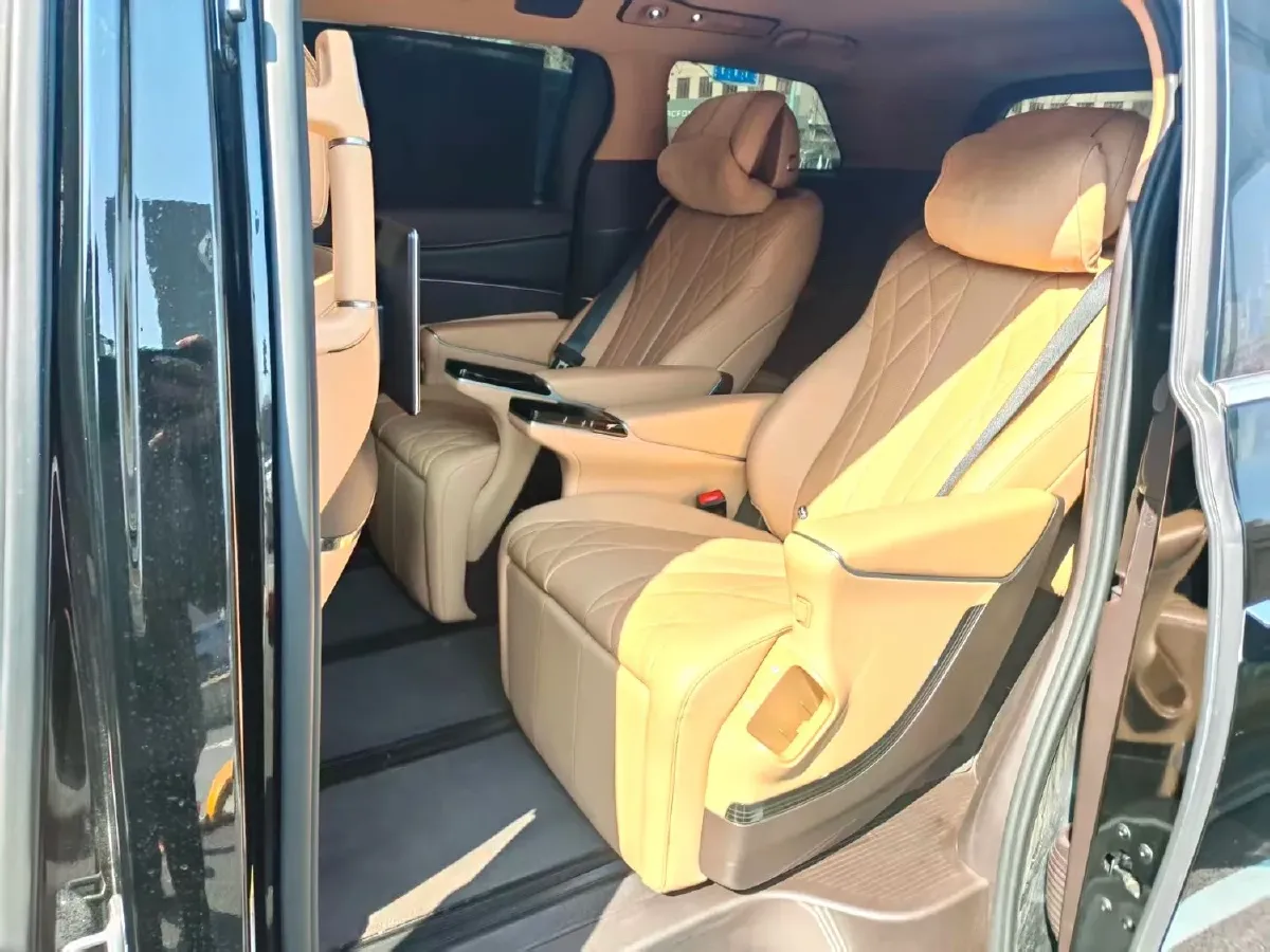 2024 Denza D9 1.5T 139HP L4 E-CVT PHEV 40KWH,autocango,china used car exporter,china ev exporter,chinese used car exporter,chinese used ev exporter