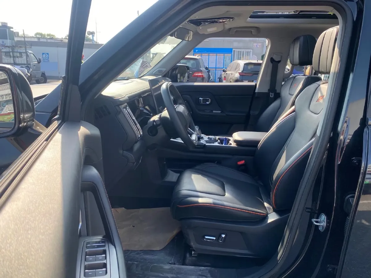 2025 MAXUS XinTu V70 2.0T 150HP L4 9AT,autocango,china used car exporter,china ev exporter,chinese used car exporter,chinese used ev exporter