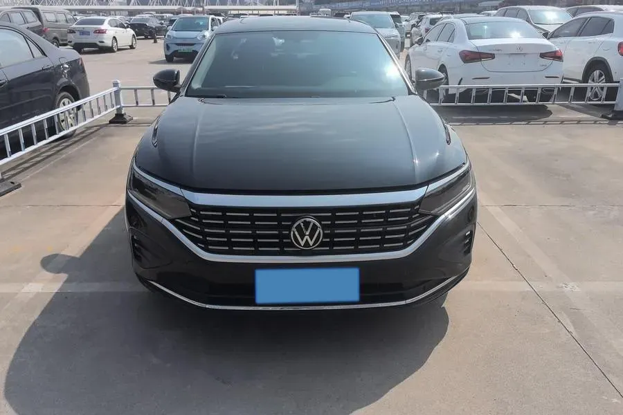 2024 Volkswagen Passat 2.0T 220HP L4 7DCT,autocango,china used car exporter,china ev exporter,chinese used car exporter,chinese used ev exporter