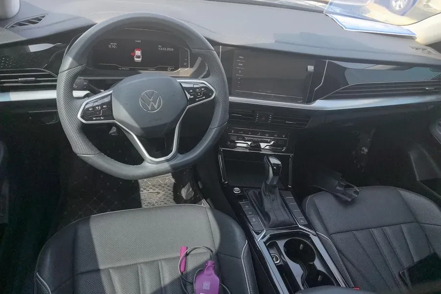 2024 Volkswagen Passat 2.0T 220HP L4 7DCT,autocango,china used car exporter,china ev exporter,chinese used car exporter,chinese used ev exporter