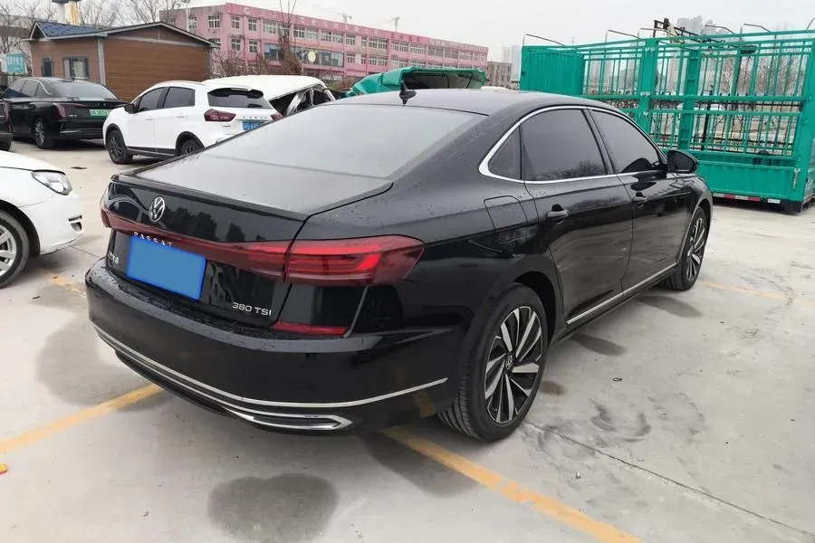 2024 Volkswagen Passat 2.0T 220HP L4 7DCT,autocango,china used car exporter,china ev exporter,chinese used car exporter,chinese used ev exporter