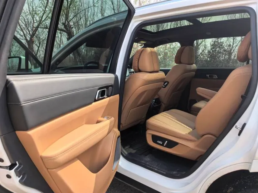 2020 Li ONE Range Extended 131HP REEV 40.5KWH,autocango,china used car exporter,china ev exporter,chinese used car exporter,chinese used ev exporter