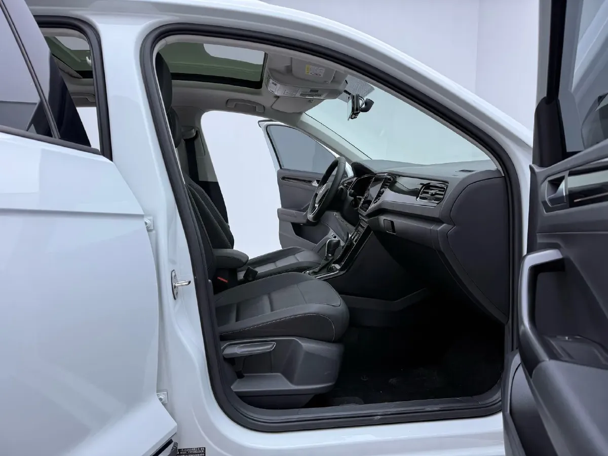 2021 Volkswagen T-Roc 1.4T 150HP L4 7DCT,autocango,china used car exporter,china ev exporter,chinese used car exporter,chinese used ev exporter