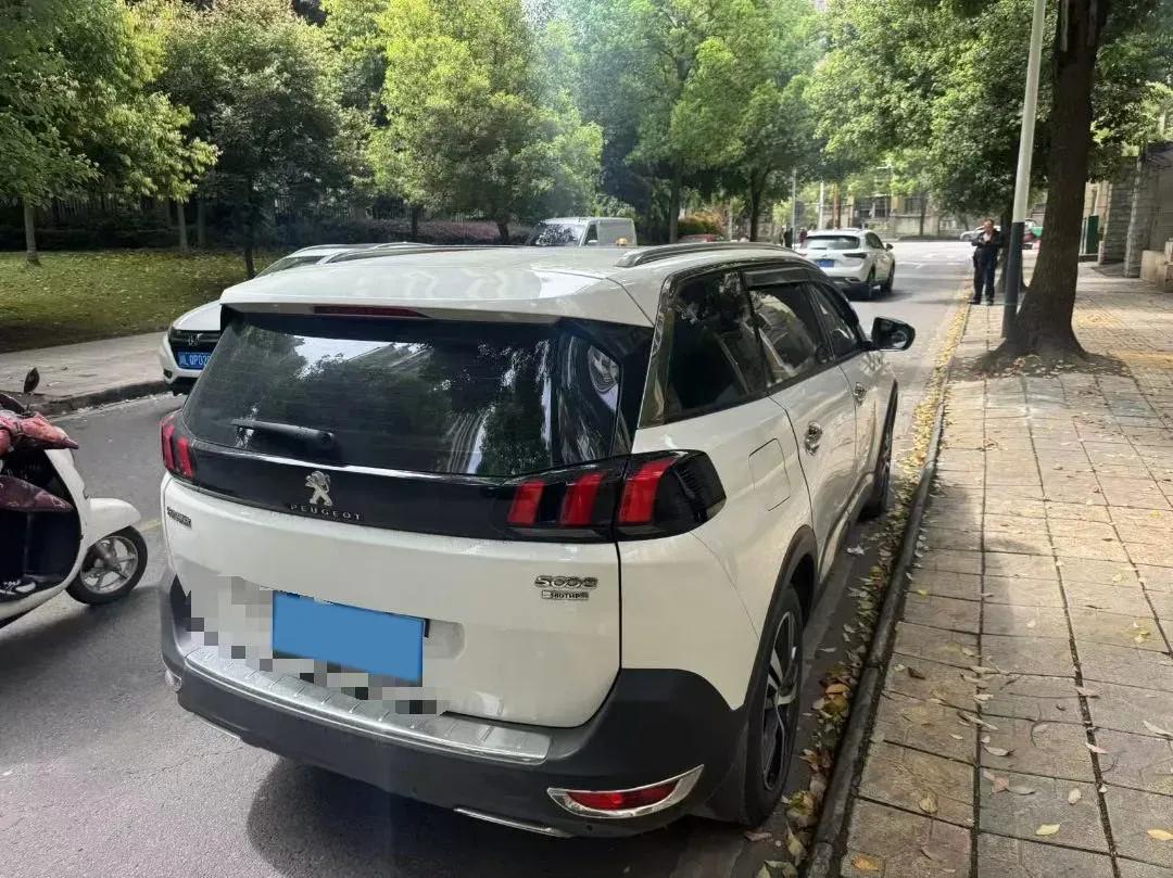 2017 Peugeot 5008 1.8T 204HP L4 6AT,autocango,china used car exporter,china ev exporter,chinese used car exporter,chinese used ev exporter