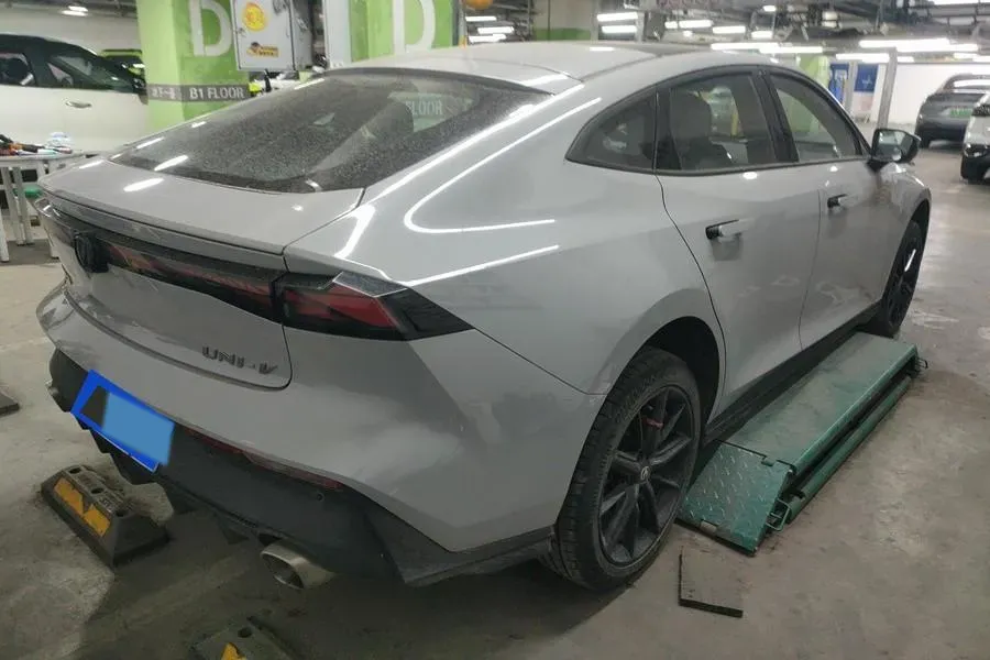 2022 ChangAn UNI-V 1.5T 188HP L4 7DCT,autocango,china used car exporter,china ev exporter,chinese used car exporter,chinese used ev exporter