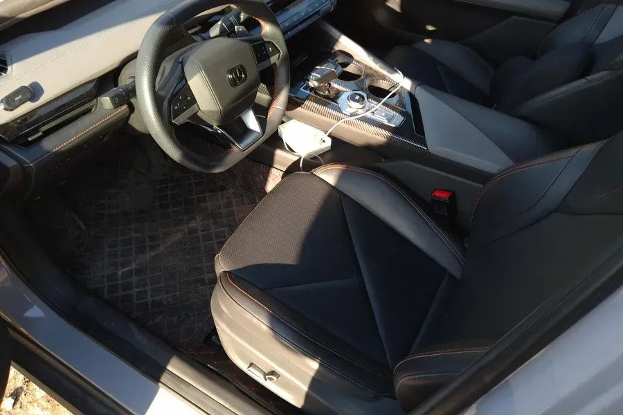 2022 ChangAn UNI-V 1.5T 188HP L4 7DCT,autocango,china used car exporter,china ev exporter,chinese used car exporter,chinese used ev exporter