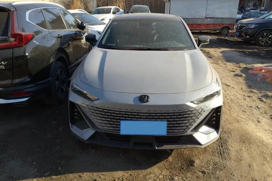 2022 ChangAn UNI-V 1.5T 188HP L4 7DCT,autocango,china used car exporter,china ev exporter,chinese used car exporter,chinese used ev exporter