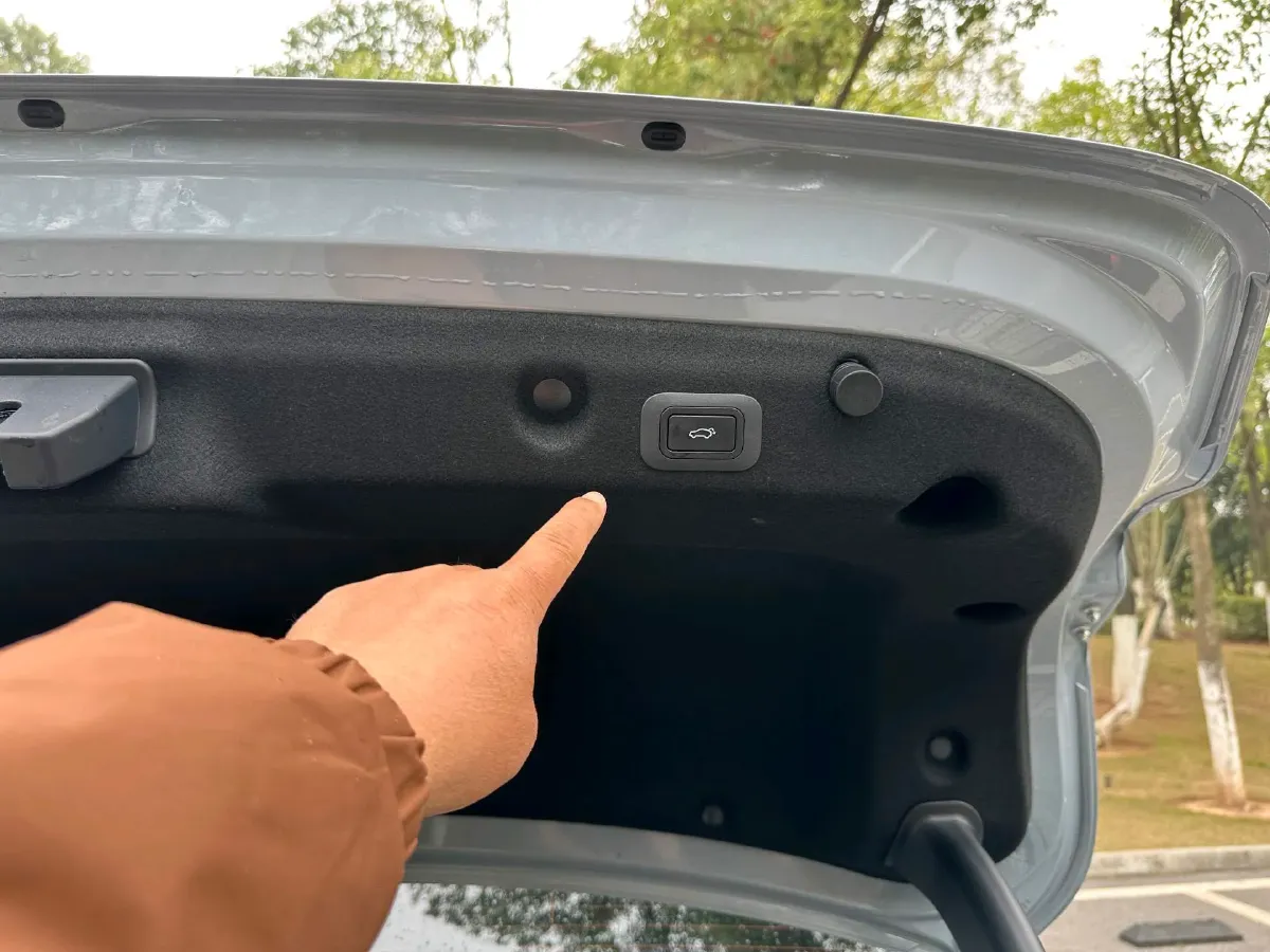 2024 Geely Galaxy L6 1.5T 163HP L4 3DHT PHEV,autocango,china used car exporter,china ev exporter,chinese used car exporter,chinese used ev exporter