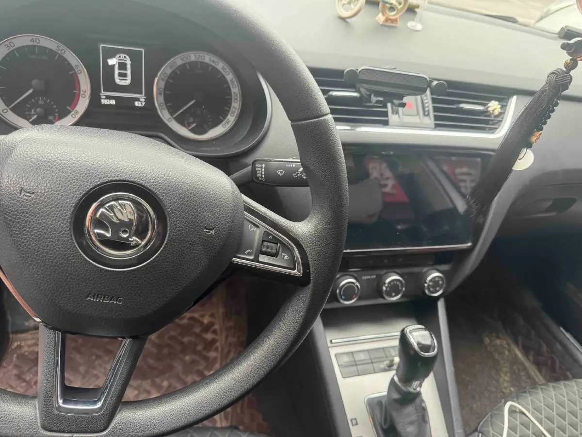 2020 Skoda Octavia 1.5L 113HP L4 6AT,autocango,china used car exporter,china ev exporter,chinese used car exporter,chinese used ev exporter