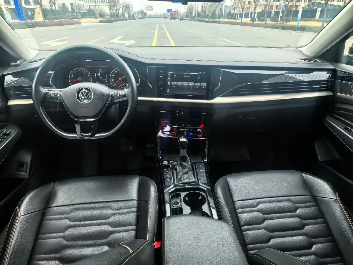 2020 Volkswagen Passat 2.0T 186HP L4 7DCT,autocango,china used car exporter,china ev exporter,chinese used car exporter,chinese used ev exporter