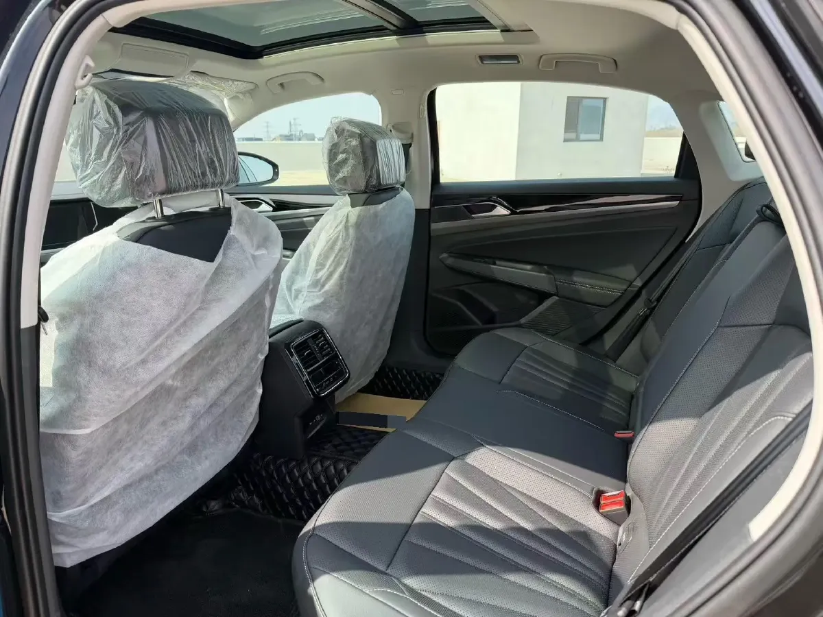 2025 Volkswagen Passat 2.0T 220HP L4 7DCT,autocango,china used car exporter,china ev exporter,chinese used car exporter,chinese used ev exporter