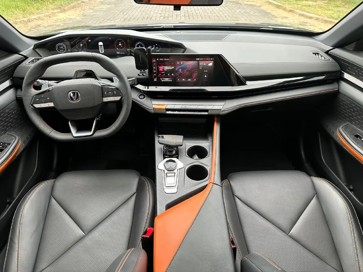 2022 ChangAn UNI-V 1.5T 188HP L4 7DCT,autocango,china used car exporter,china ev exporter,chinese used car exporter,chinese used ev exporter