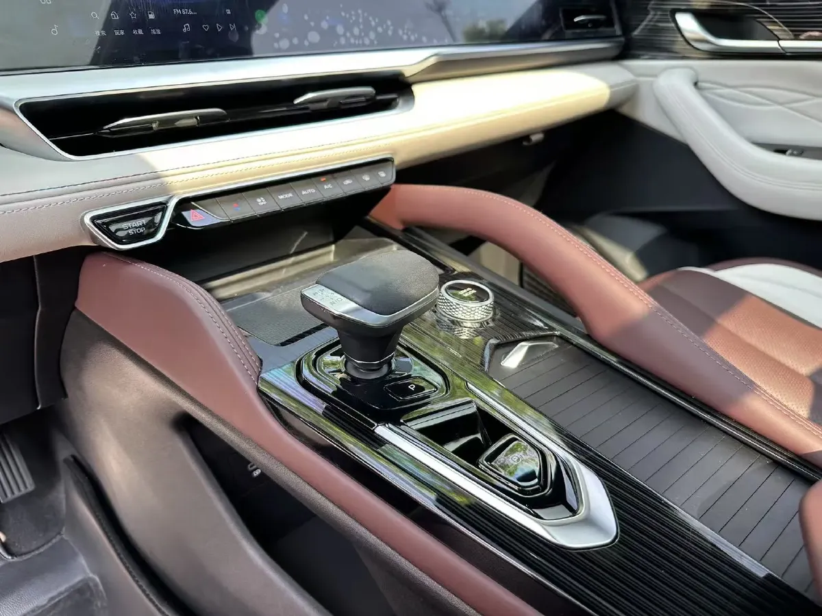 2021 Geely Monjaro 2.0T 218HP L4 7DCT,autocango,china used car exporter,china ev exporter,chinese used car exporter,chinese used ev exporter