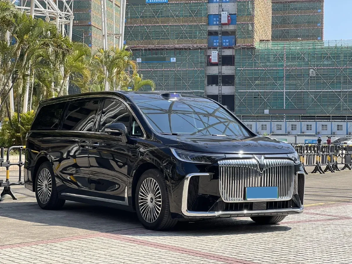 2025 Voyah Dream 1.5T 150HP L4 PHEV 41.7KWH,autocango,china used car exporter,china ev exporter,chinese used car exporter,chinese used ev exporter