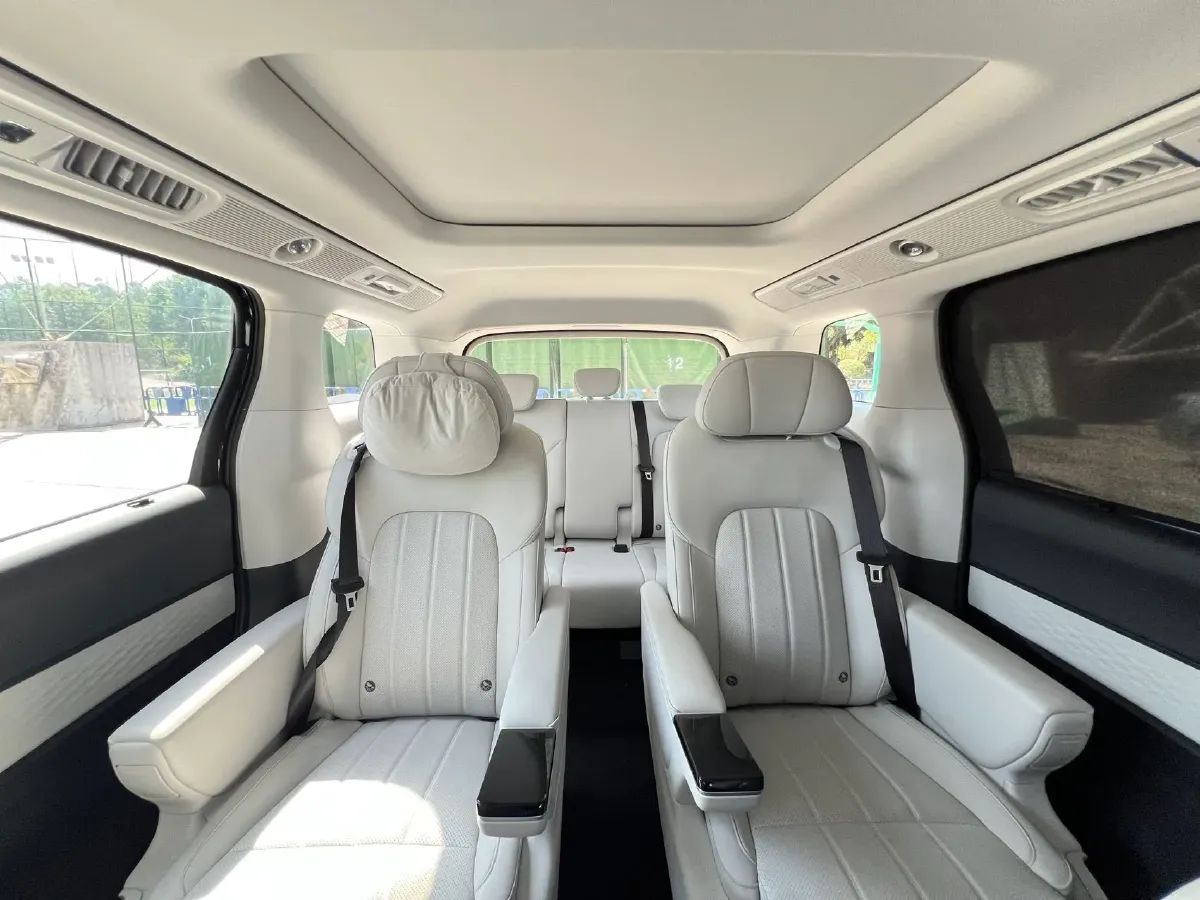 2025 Voyah Dream 1.5T 150HP L4 PHEV 41.7KWH,autocango,china used car exporter,china ev exporter,chinese used car exporter,chinese used ev exporter