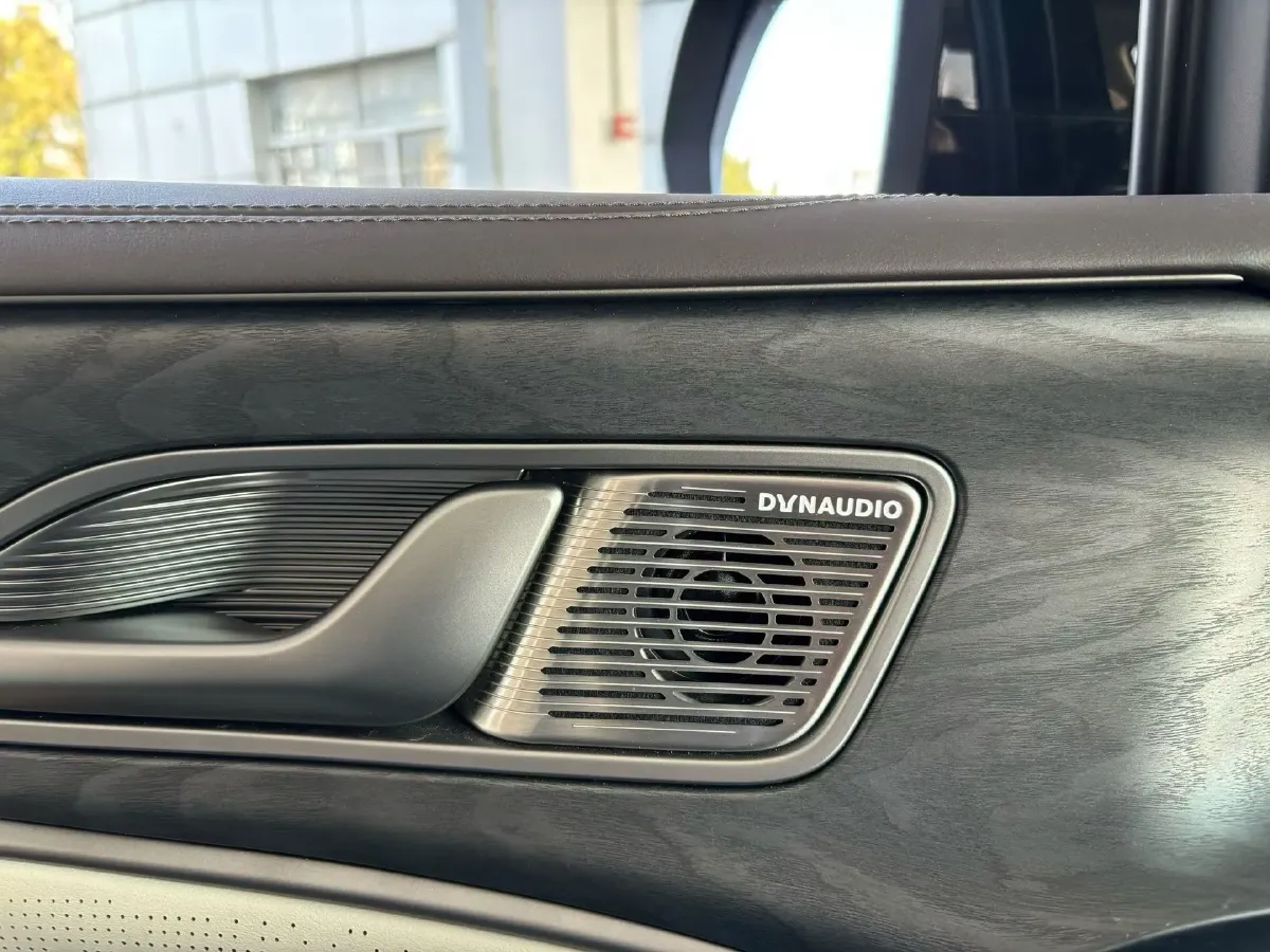 2024 Denza D9 1.5T 139HP L4 E-CVT PHEV 40KWH,autocango,china used car exporter,china ev exporter,chinese used car exporter,chinese used ev exporter