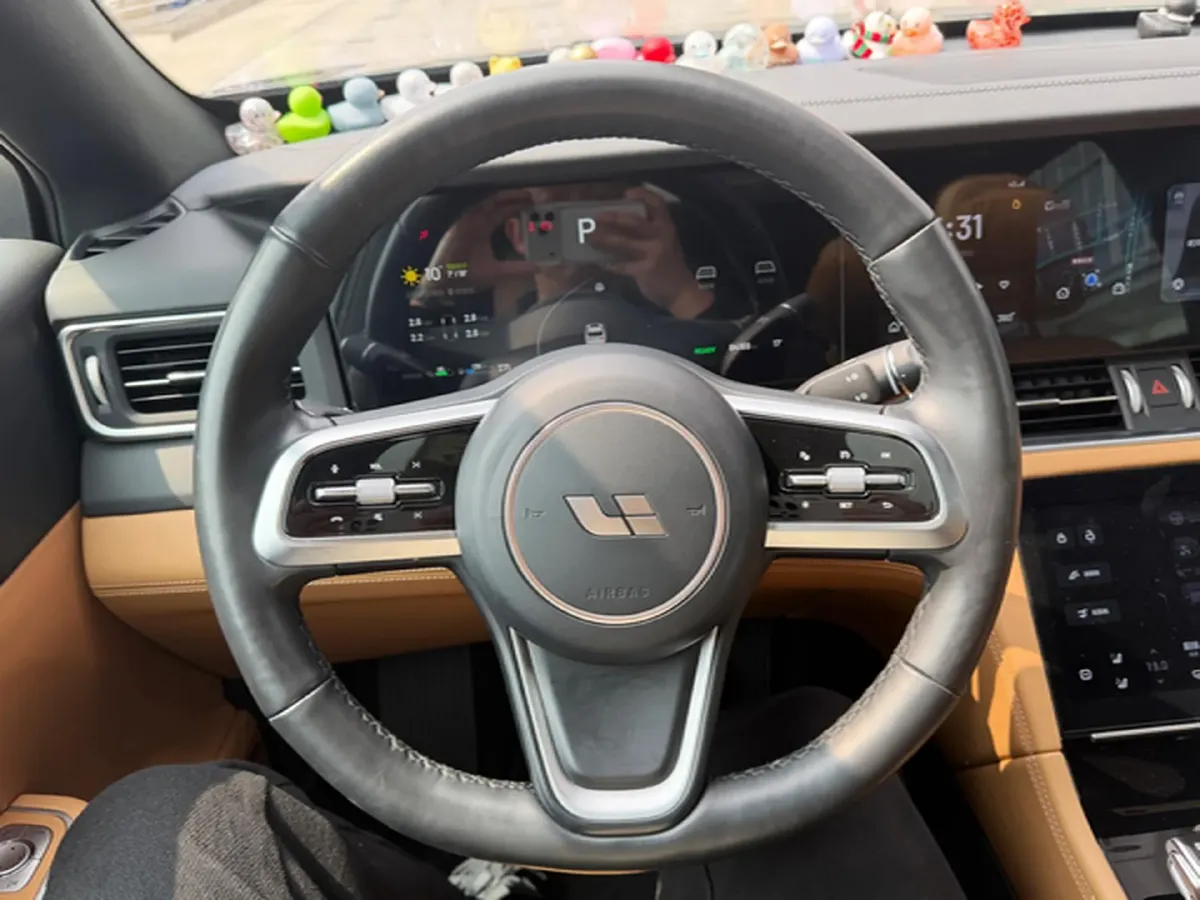 2021 Li ONE Range Extended 131HP REEV 40.5KWH,autocango,china used car exporter,china ev exporter,chinese used car exporter,chinese used ev exporter