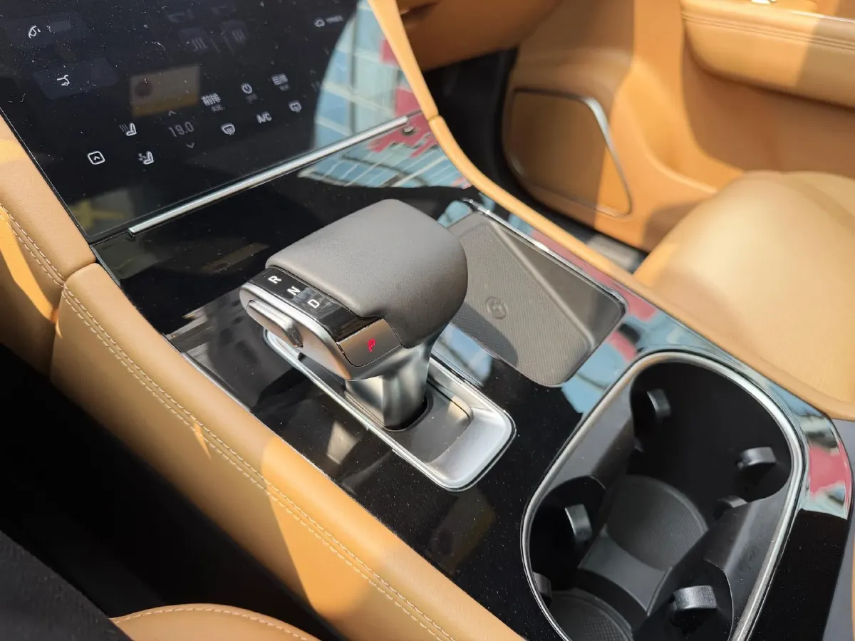 2021 Li ONE Range Extended 131HP REEV 40.5KWH,autocango,china used car exporter,china ev exporter,chinese used car exporter,chinese used ev exporter