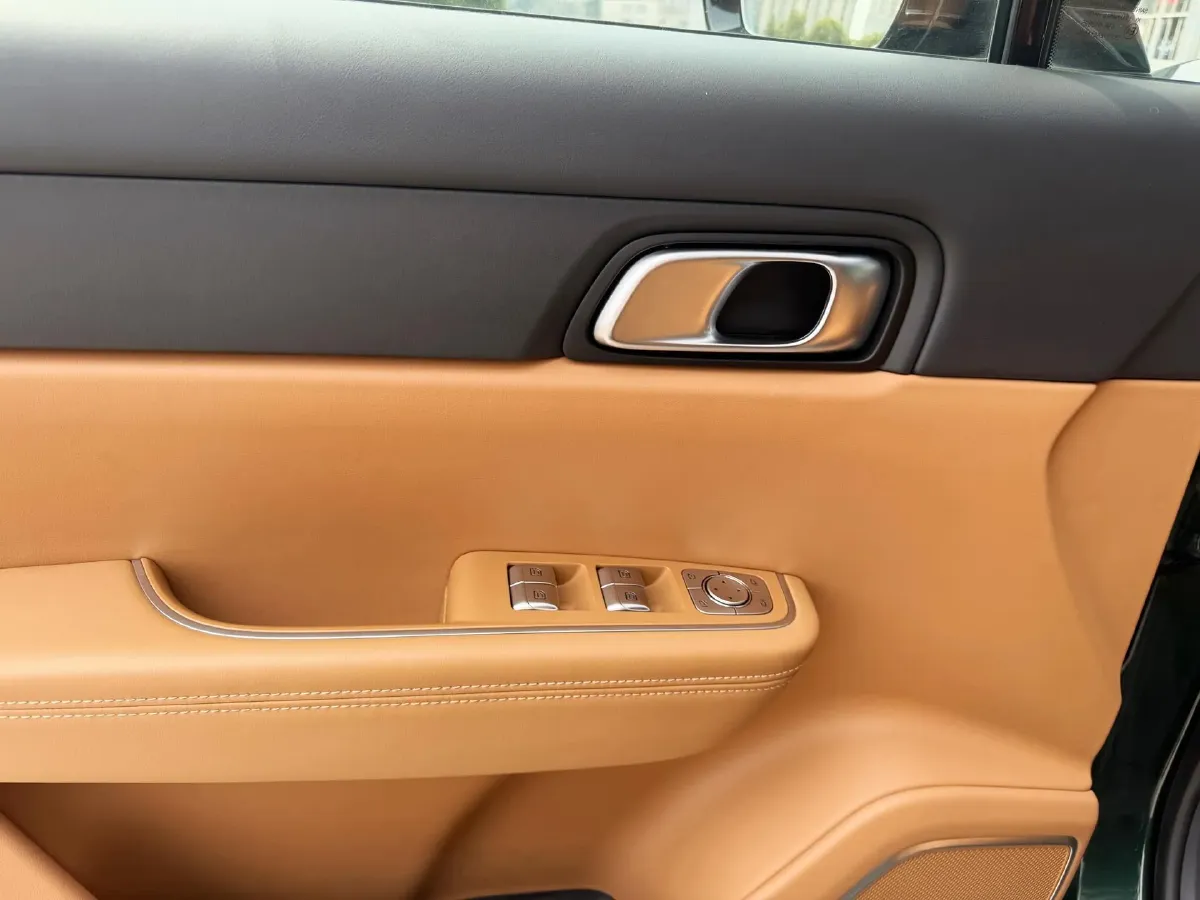 2021 Li ONE Range Extended 131HP REEV 40.5KWH,autocango,china used car exporter,china ev exporter,chinese used car exporter,chinese used ev exporter