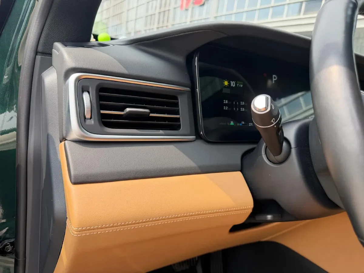 2021 Li ONE Range Extended 131HP REEV 40.5KWH,autocango,china used car exporter,china ev exporter,chinese used car exporter,chinese used ev exporter