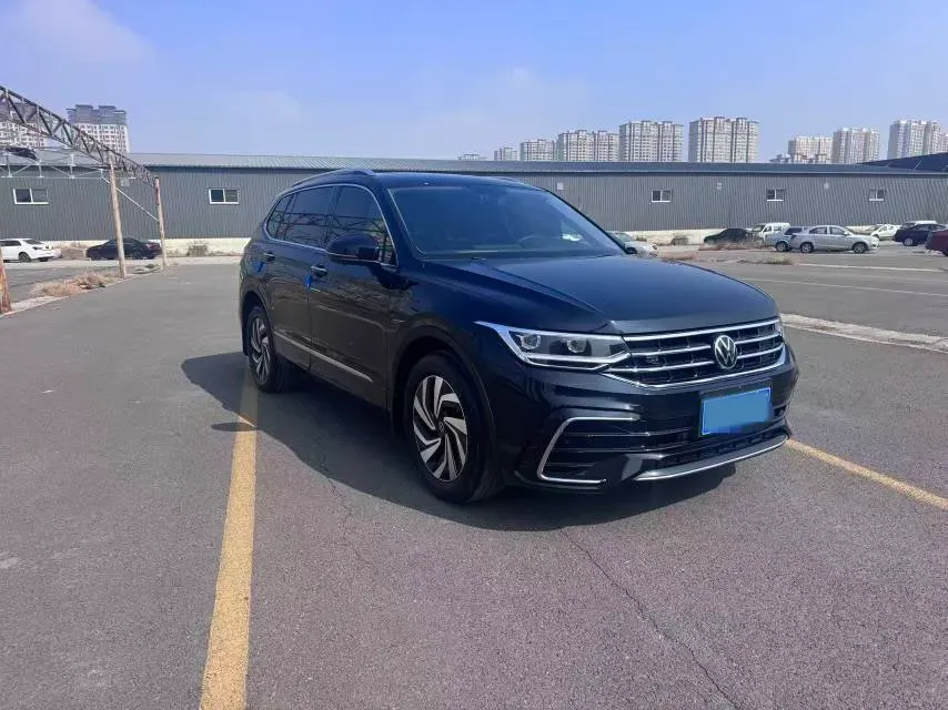 2024 Volkswagen Tiguan L 2.0T 186HP L4 7DCT,autocango,china used car exporter,china ev exporter,chinese used car exporter,chinese used ev exporter