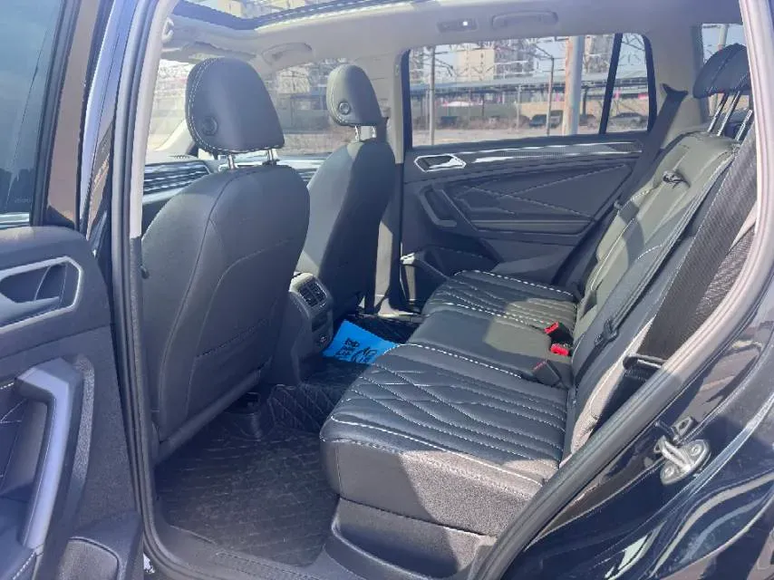 2024 Volkswagen Tiguan L 2.0T 186HP L4 7DCT,autocango,china used car exporter,china ev exporter,chinese used car exporter,chinese used ev exporter