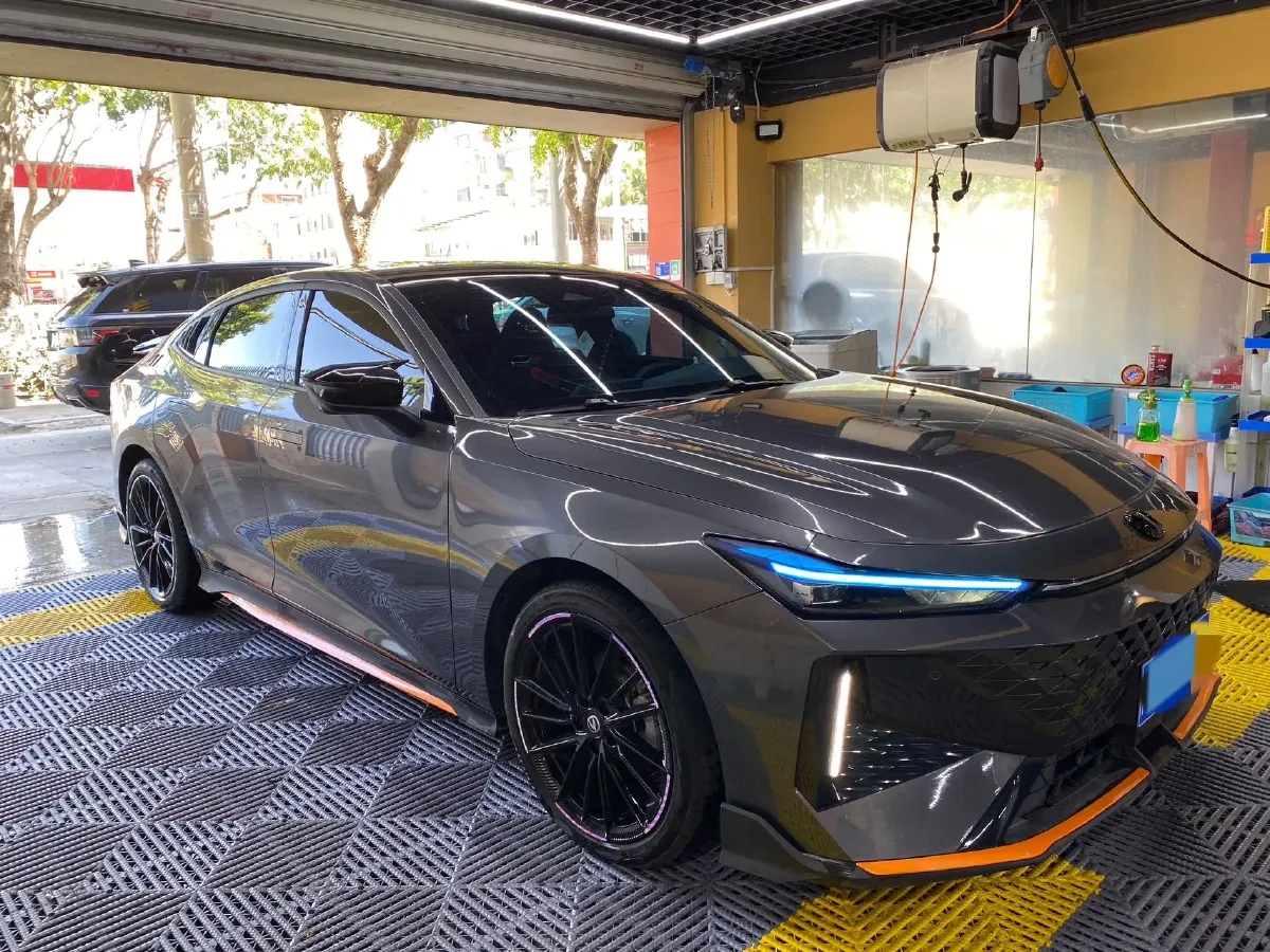 2023 ChangAn UNI-V 1.5T 188HP L4 7DCT,autocango,china used car exporter,china ev exporter,chinese used car exporter,chinese used ev exporter