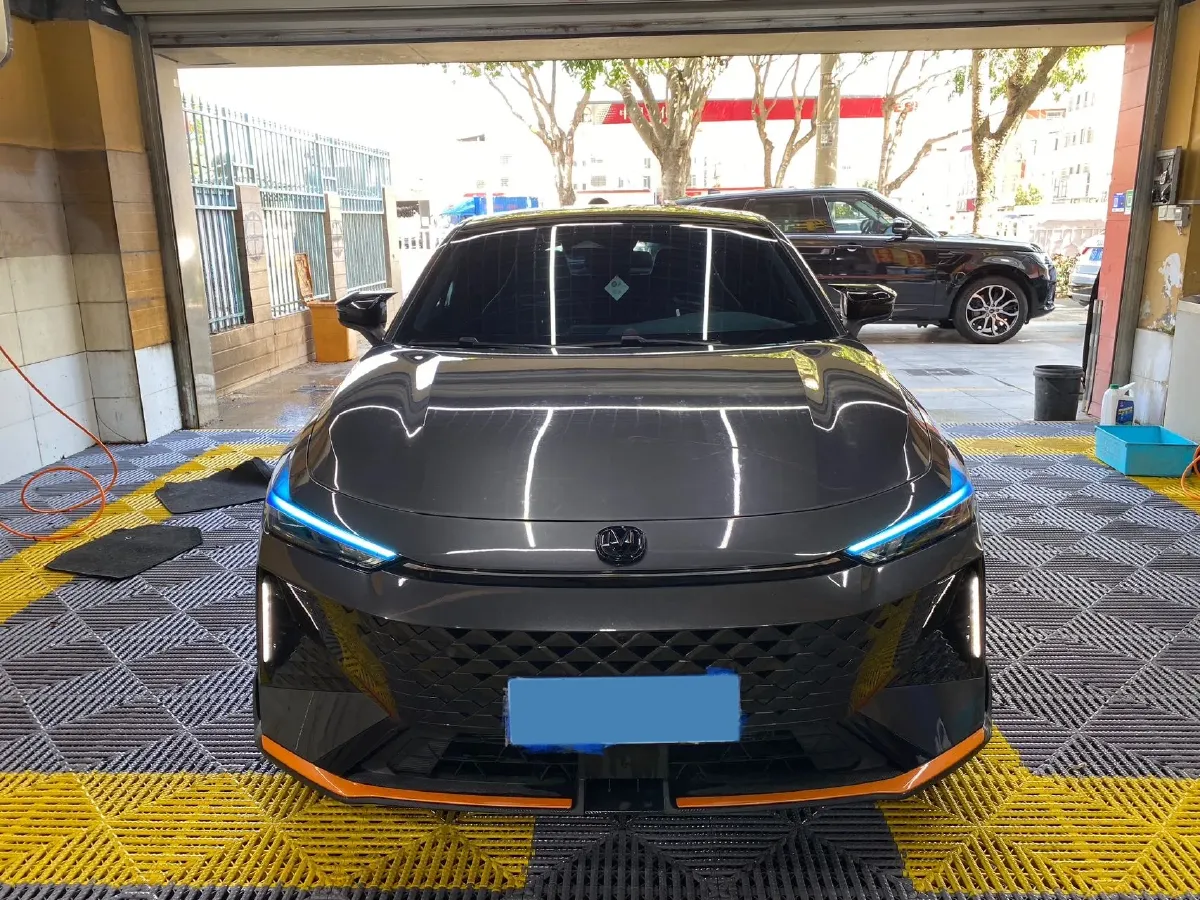 2023 ChangAn UNI-V 1.5T 188HP L4 7DCT,autocango,china used car exporter,china ev exporter,chinese used car exporter,chinese used ev exporter