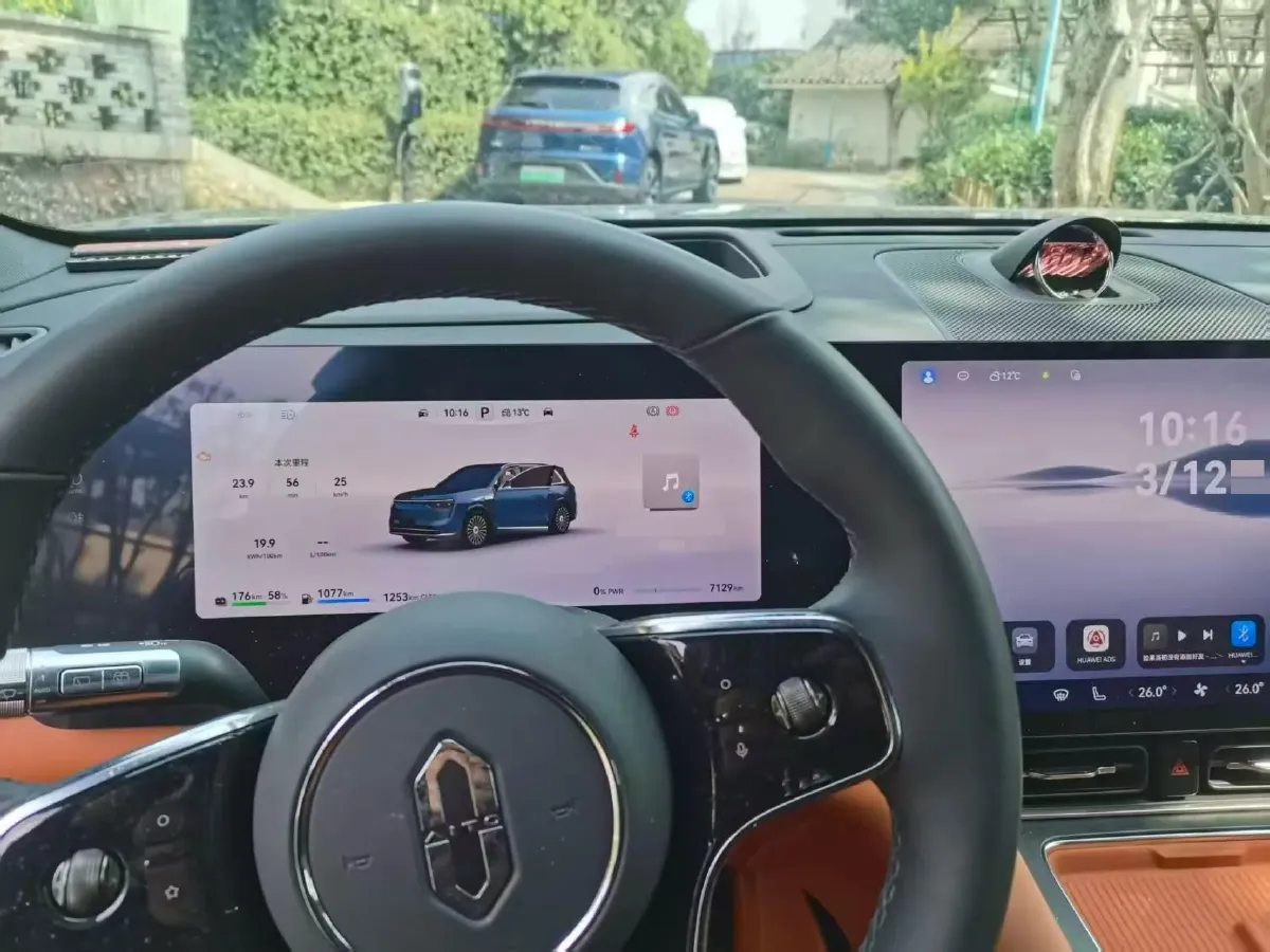 2025 AITO AITO M8 REEV 160HP REEV 53.4KWH,autocango,china used car exporter,china ev exporter,chinese used car exporter,chinese used ev exporter